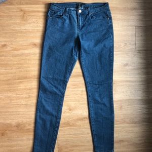 Medium wash skinny jeans